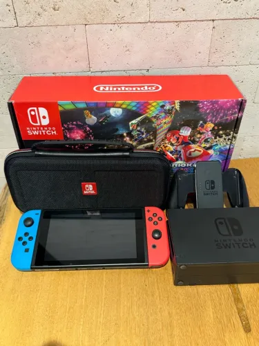 Nintendo Switch V2 + Kit Completo (Case, Dock, Carregador)