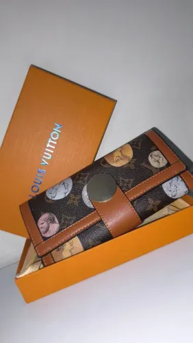 Carteira Louis Vuitton.