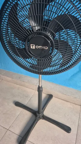Ventilador otmo em bom estado de funcionamento. Ideal para refrescar o ambiente.