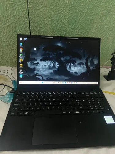Positivo i3-N300 8 núcleos, 8GB, Win11 15.6". Seminovo, ótimo p/ estudo. R$ 1.800