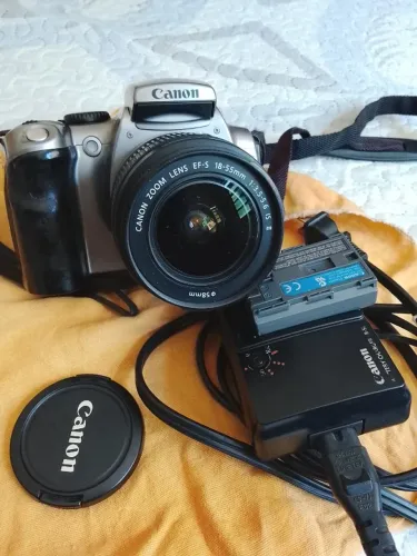 Canon 300D com Lente EFs 18-55mm + bateria+ carregador + lente extras Canon EF