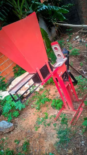 Máquina de Tijolo Ecológico (Usada)