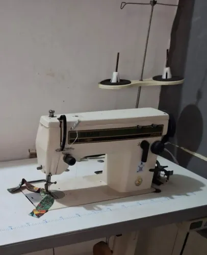 Vendo máquina de costura industrial reta/zigue-zague
