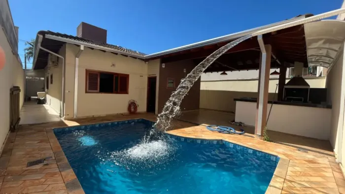 Casa para locação no condomínio Residencial Villaggio I em Bauru-SP.