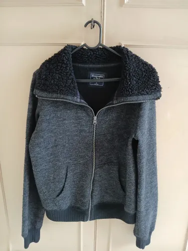 Casaco Abercrombie & Fitch.