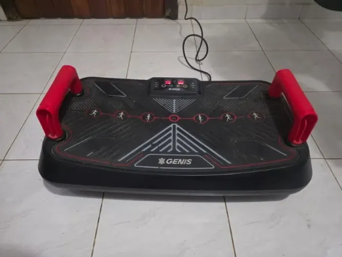 Estação Fitness Genis com Plataforma Vibratória 110 V