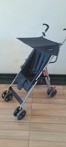 Carrinho de Bebê Guarda Chuva