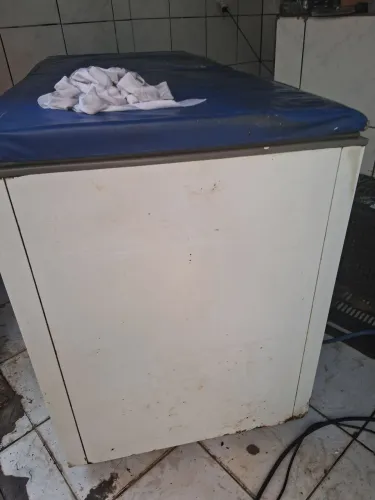 Vendo um freezer conso de duas portas horizontal 