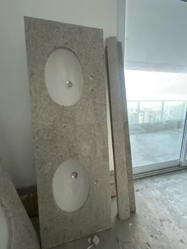 Bancada de granito itaunas