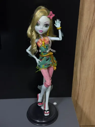 Monster High Laggona picture day