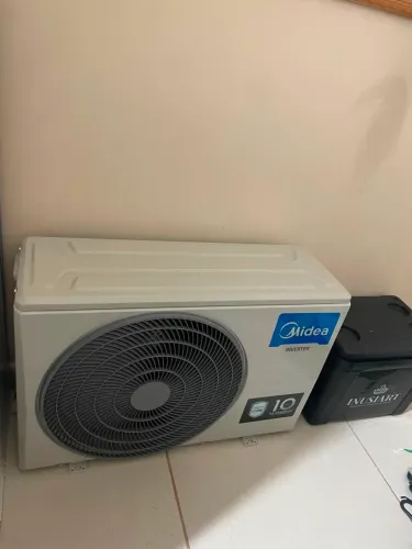 Vendo Ar Midea 12 mil btus, novo, apenas três meses de instalado, ar quente e frio