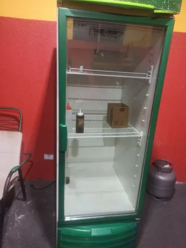 Geladeira expositora. 
