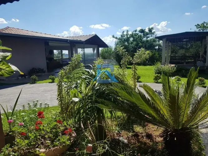 OPORTUNIDADE - Chácara com 2 casas, toda formada e cercada. Total 1000 m². San Martin - It