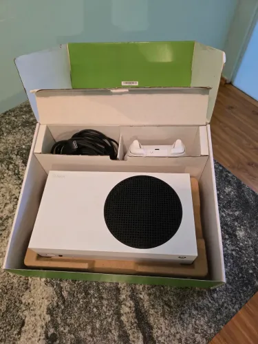 XBOX Series S 512 GB em Perfeito Estado de Conservação
