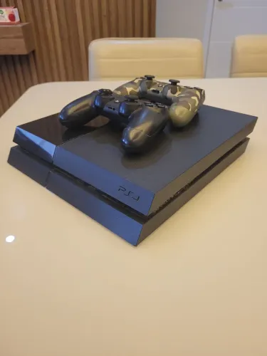 PS4 500gb + 2 Controles