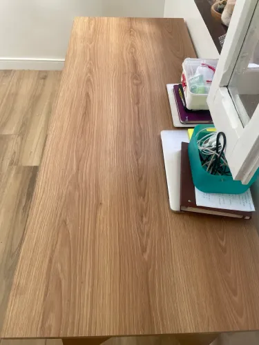 Combo de escrivaninha TV 36 polegadas e 2 poltronas 