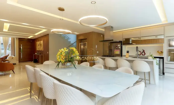 Casa MARAVILHOSA no condomínio Boulevard Previllege, COM 304,00M², três suítes, elevador e