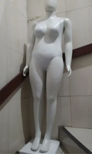 Manequim plus Size branco