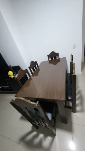 Mesa com 6 cadeiras