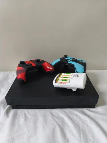 Xbox X 4K com 2 controles
