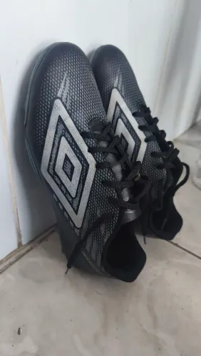 Chuteira Campo Umbro Thunder Nº 43 - Estado de Nova, Usada 3x