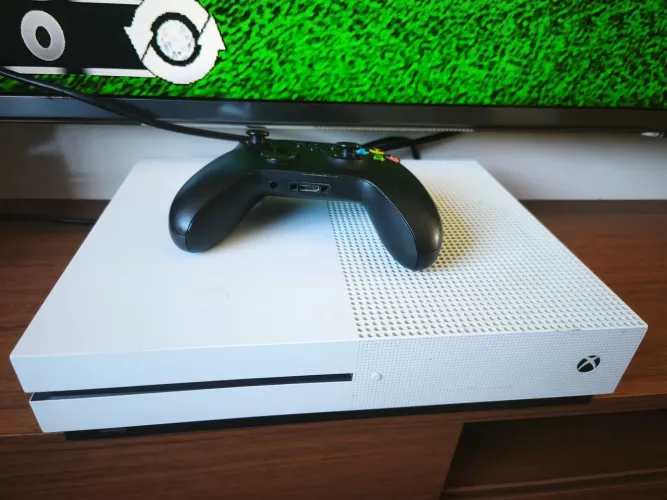 XBOX ONE S 1TB