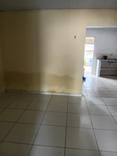 Aluga casa em Cidade Nova.Garagem pra moto e No Planalto garagem pra Carro