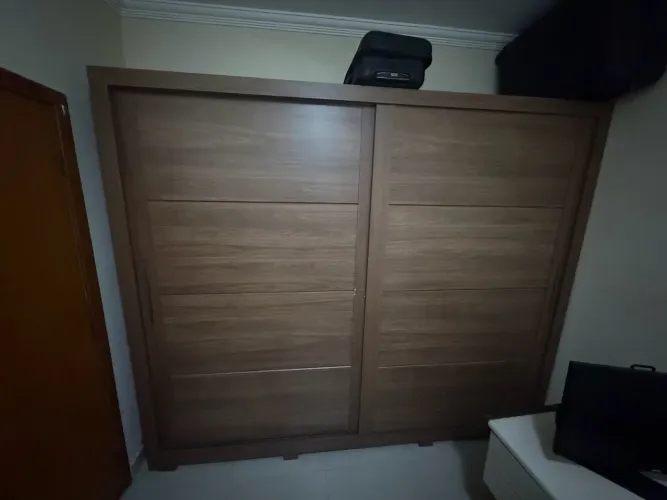 Guarda roupa grande de 2,70 m