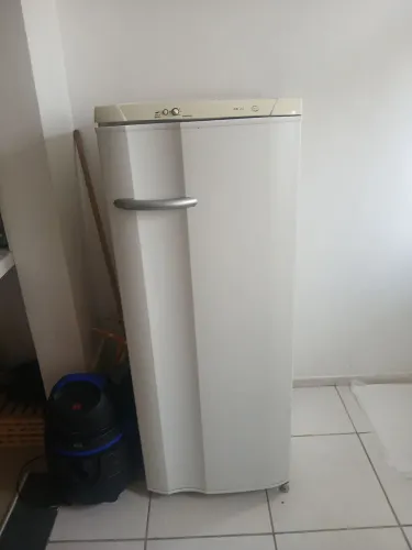 Geladeira Consul RE 28 - Funcionando 100 % | Apenas Detalhes Estéticos - Valor Negociavel