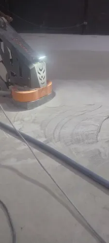 Lixamento e polimento de concreto