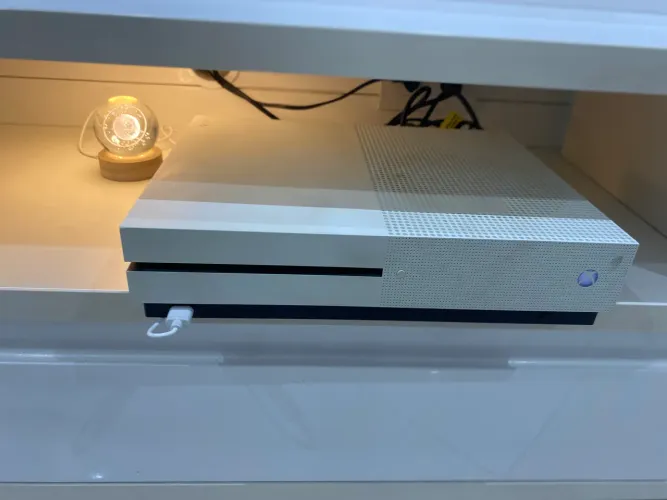 ? Xbox One S 1TB Branco + Controle Original - Excelente Estado