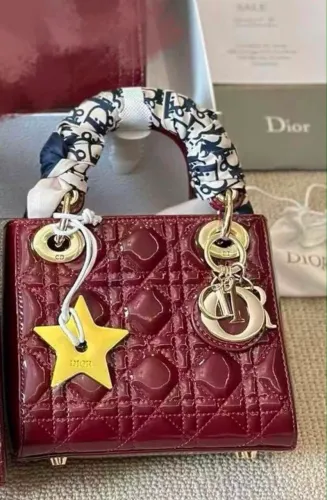Lady Dior linha italiana vinho em verniz