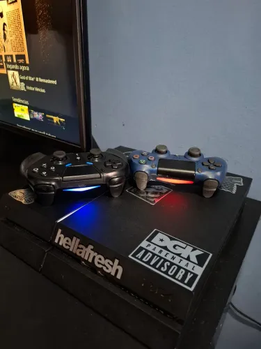PS4 Fat 500GB - Muito Bem Conservado | Caixa Original + 2 Controles