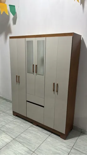 Guarda roupa 6 portas 2 Gavetas novo disponível