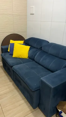 Vendo Sofá retrátil 2,10m de largura, assento 50cm fechado, 90cm aberto