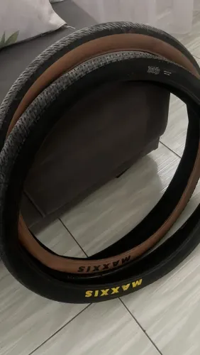 Par de pneu maxxis dth