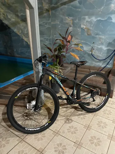 Bicicleta aro 29 extremamente nova