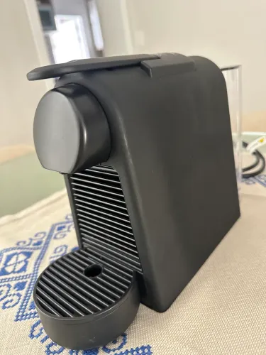 Vendo cafeteira elétrica Nespresso