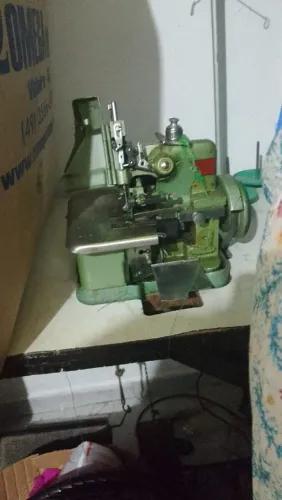 Máquina de costura  orverloque  semi industrial. Valor 250.00 