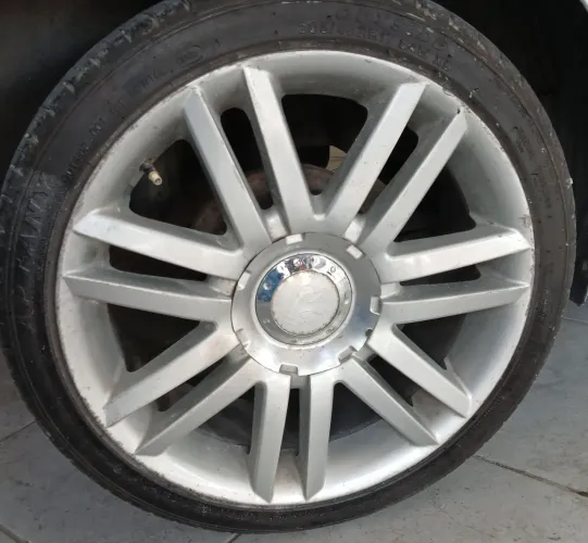 Aros 17 com pneus semi novos/AC CARTÃO 