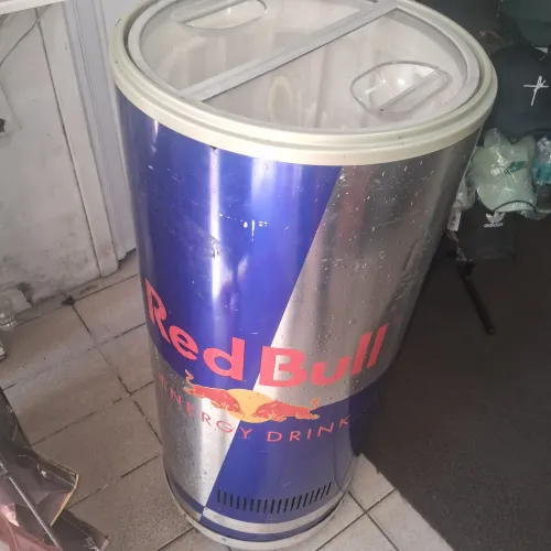 Geladeira Red Bull funcionando