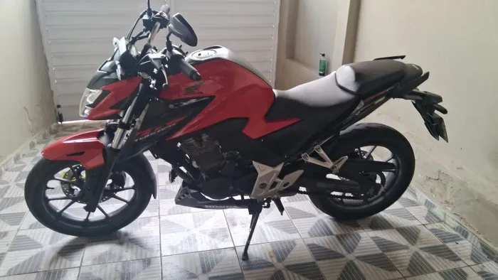Vende-se essa moto muito boa e extra sem nada pra fazer