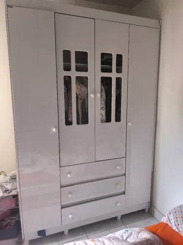 Vendo guarda roupa branco