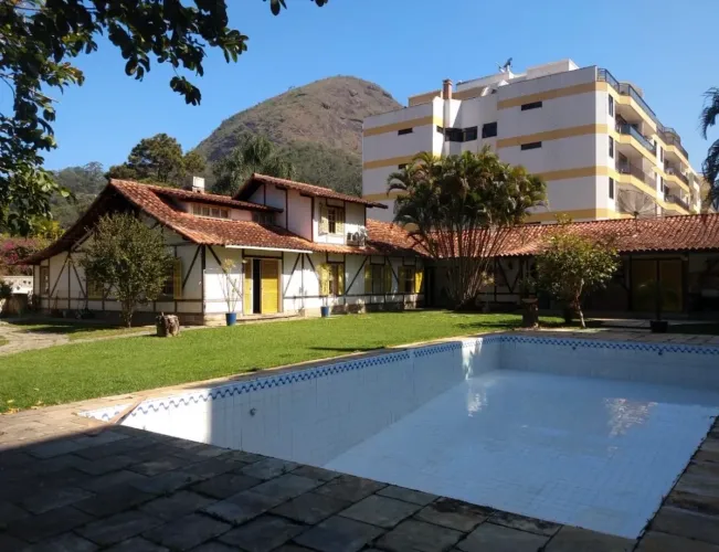 ALUGA-SE EXCELENTE CASA NO PRADO