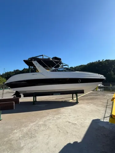 Lancha Coral 270 2019 | MerCruiser 4.5 250HP | 330h | Completa