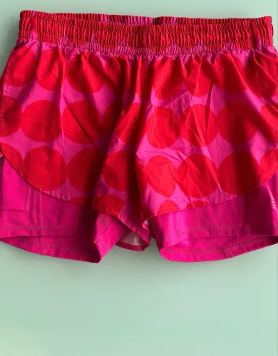 Short adidas vermelho e rosa