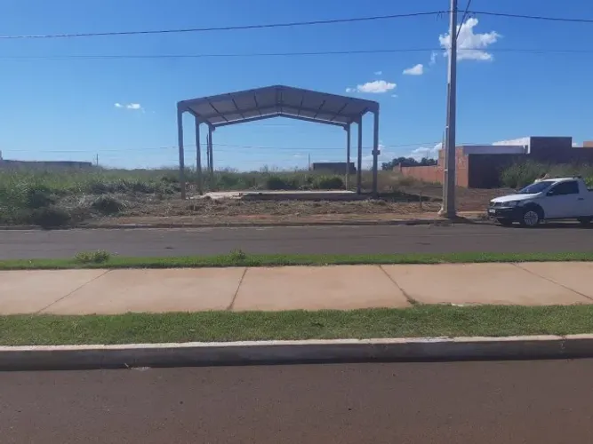 Terreno com Barracão