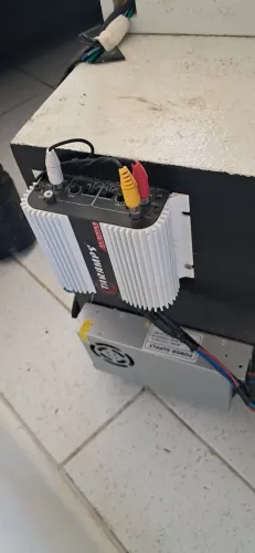 Sub no precinho, ja com fonte 220 pra ligar em casa , e modulo pra carro...