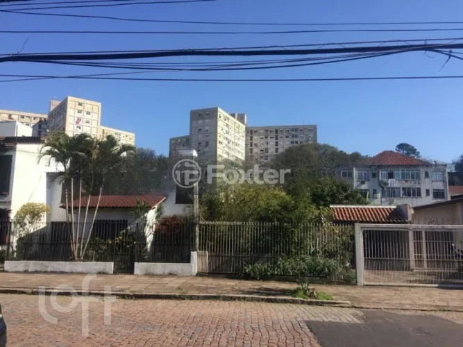 Casa à venda Rua Teixeira de Freitas, Santo Antônio - Porto Alegre