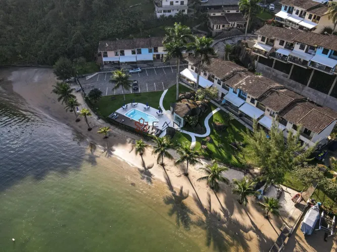 Linda casa com vista do mar em cond. com praia privativa